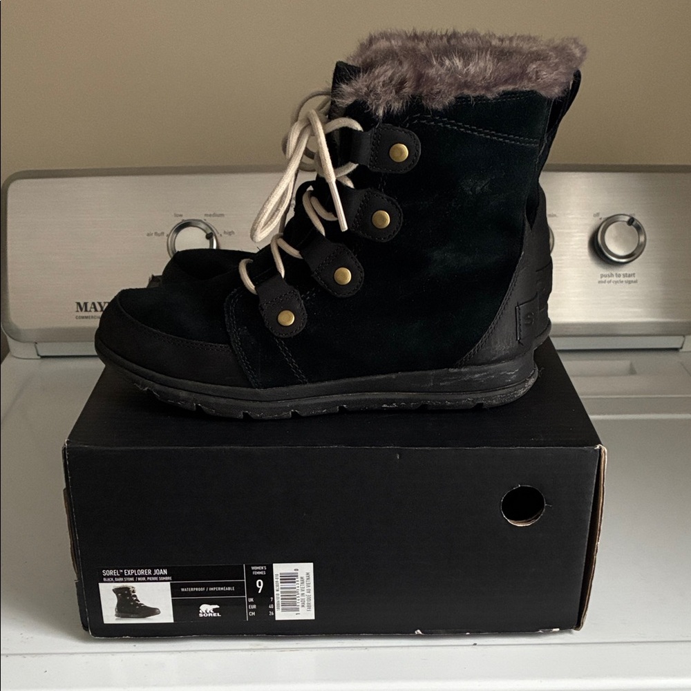 Sorel Women's Black and Tan Winter Boots